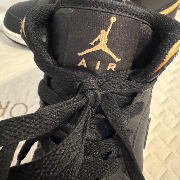 Air Jordan mid 1’s GS (4.5y) - Picture 9 of 11
